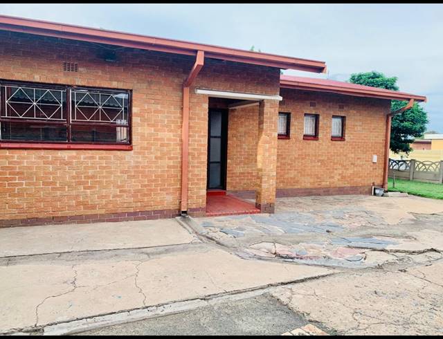 3 BEDROOM HOUSE FOR SALE IN VANDERBIJLPARK CE 3